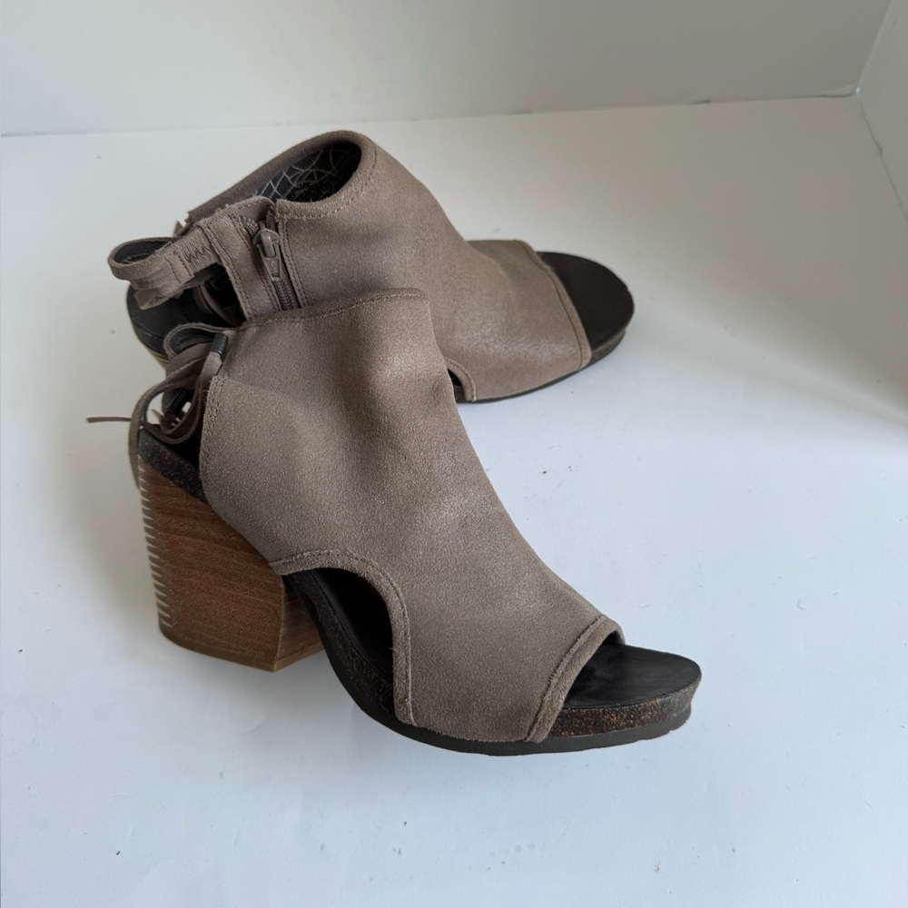 OTBT Free Spirit Fringed Tan Suede Chunky Heeled Sandals Womens Size 10 - Picture 7 of 16